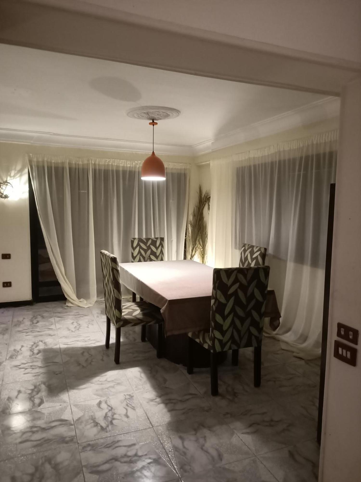 المنيل Apartment *